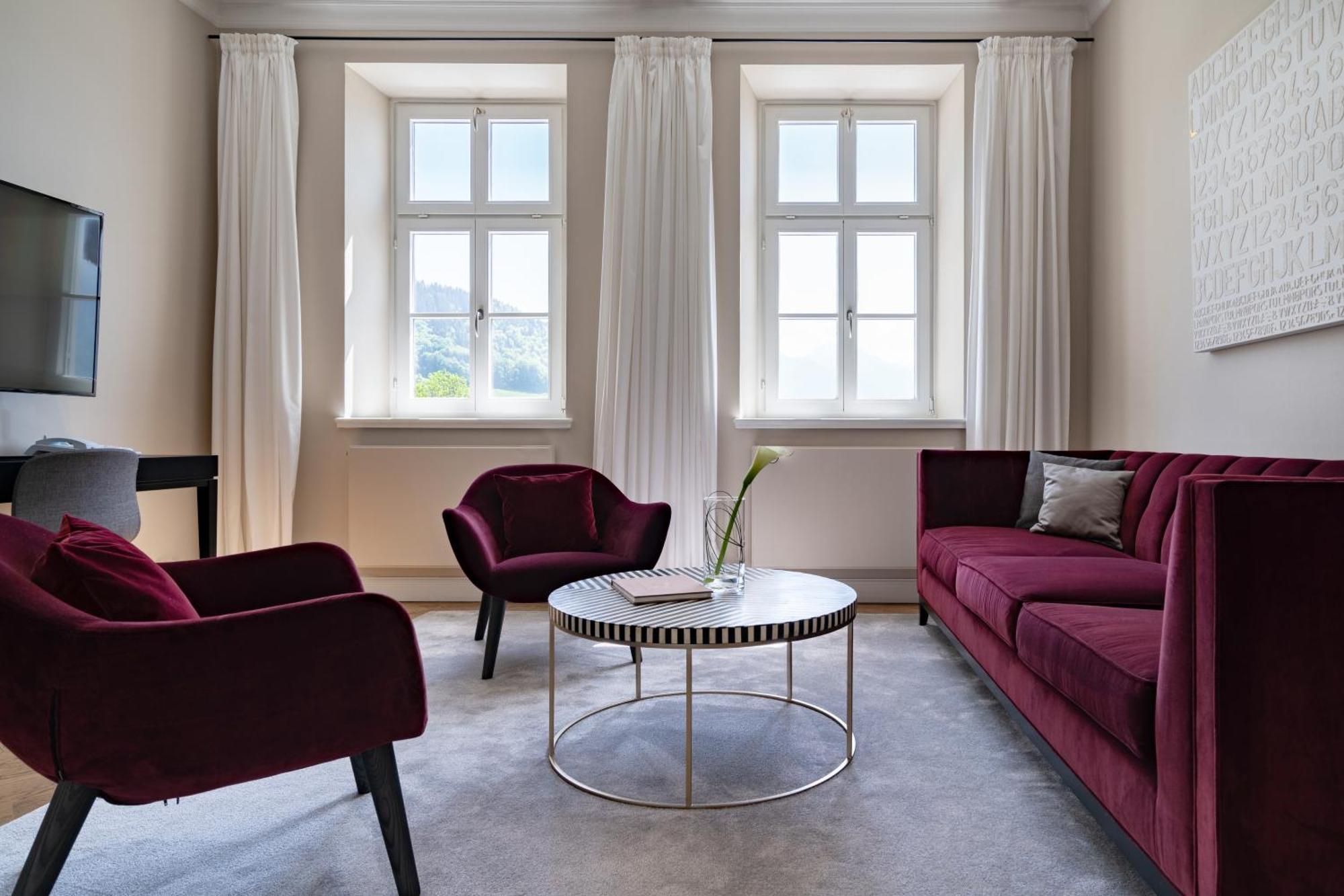 Das Tegernsee Dış mekan fotoğraf A living room at the Hotel de la Paix