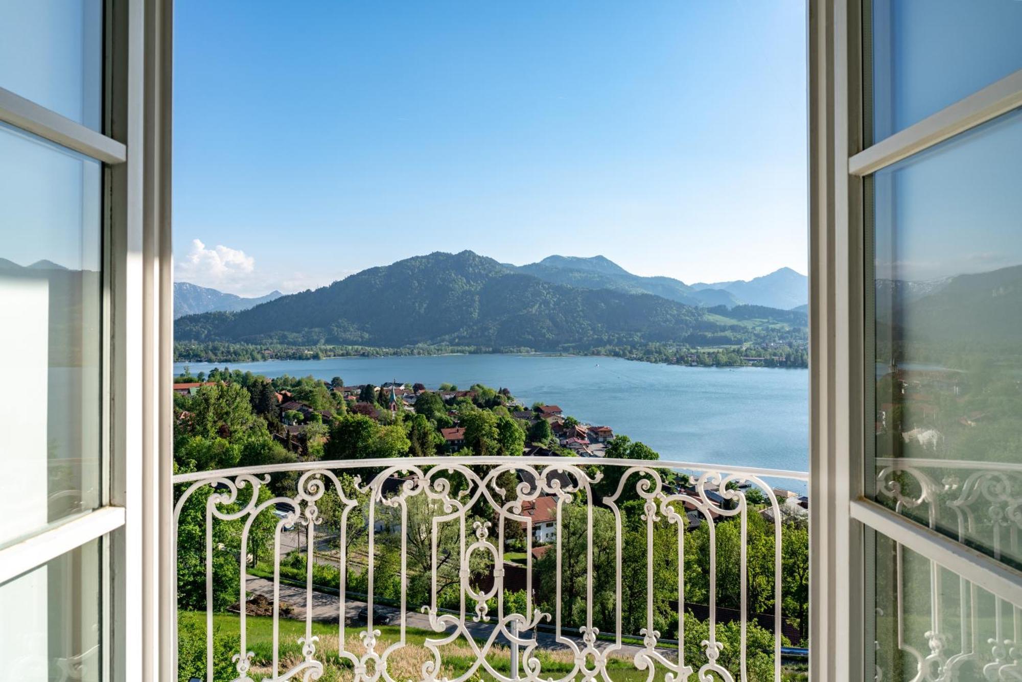 Das Tegernsee Dış mekan fotoğraf View of the lake from the hotel